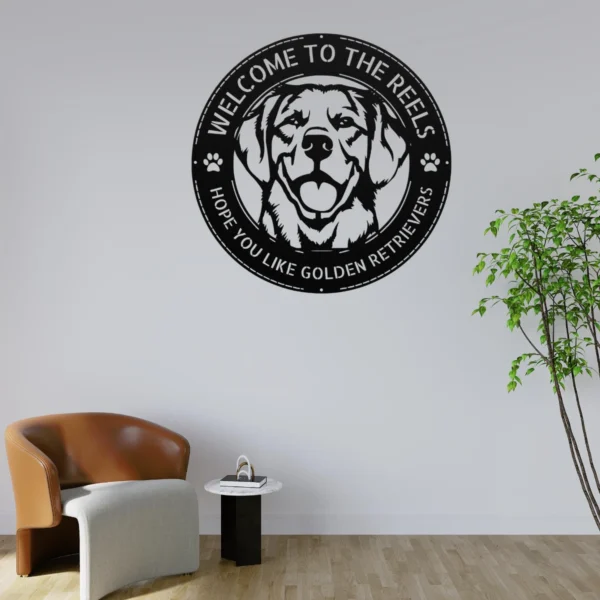 Personalized Golden Retriever metal dog sign in 16 gauge steel for pet wall decor, custom family name plaque for home and dog lover gift art.