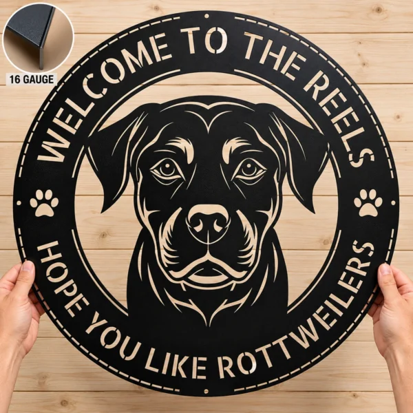 Personalized Rottweiler dog metal sign with custom pet name, perfect for dog lovers, pet-themed wall decor, homes, kennels, and outdoor spaces.